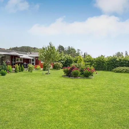 Gorgeous In With Kitchen Holiday home Humble