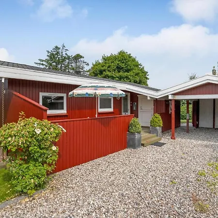 Gorgeous In With Kitchen Holiday home *